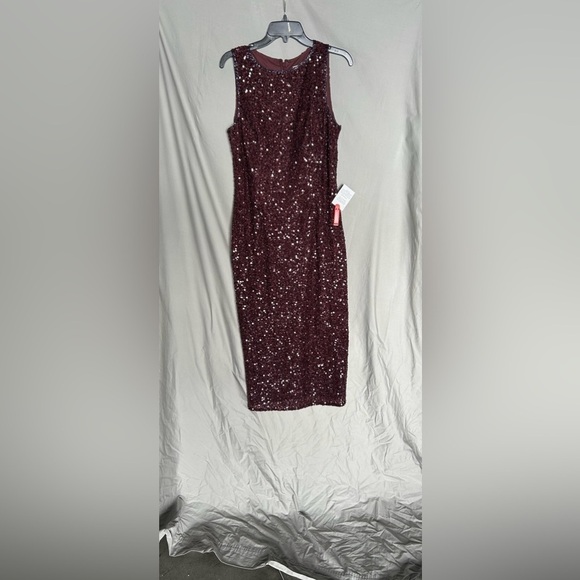 Mac Duggal 5526 NWOT SLEEVELESS SEQUINED MIDI SHEATH DRESS - Picture 4 of 6